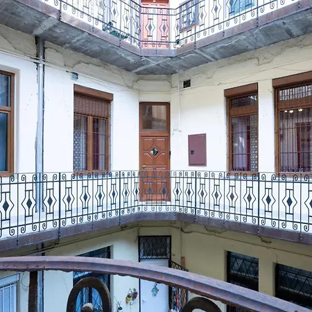 Near Opera In Downtown Apartment