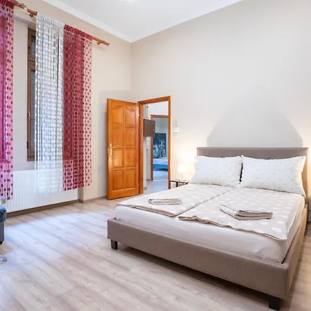 Apartment Near Opera In Downtown *