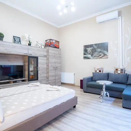 Apartment Near Opera In Downtown Budapest *